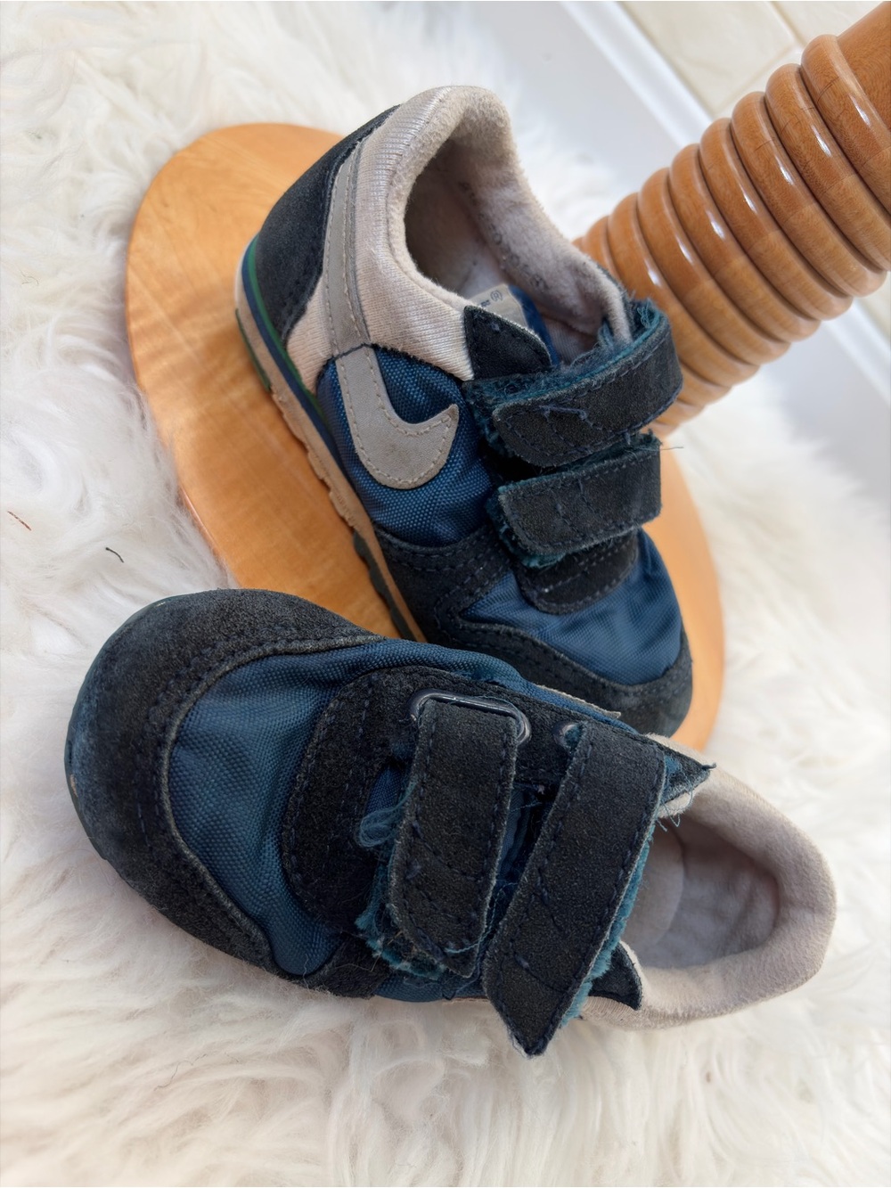 Vintage Nike Kids Navy and Gray Velcro Sneakers